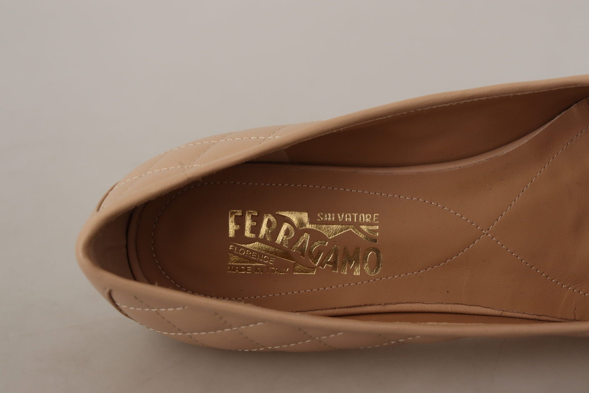 Salvatore Ferragamo Elegant Quilted Leather Flats - Chic Dual-Tone Design